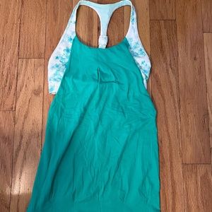 Lululemon Practice Freely tank Size 2 in Very Green/Frangipani Very Green